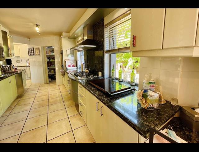 5 BEDROOM HOUSE SOLD IN MEYERSDAL
